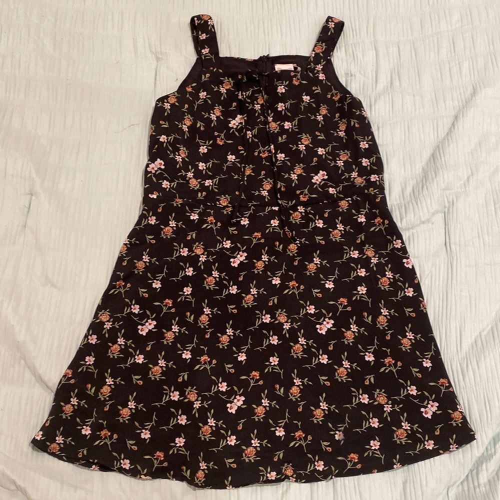 Tilly’s NEW black floral girls dress size L